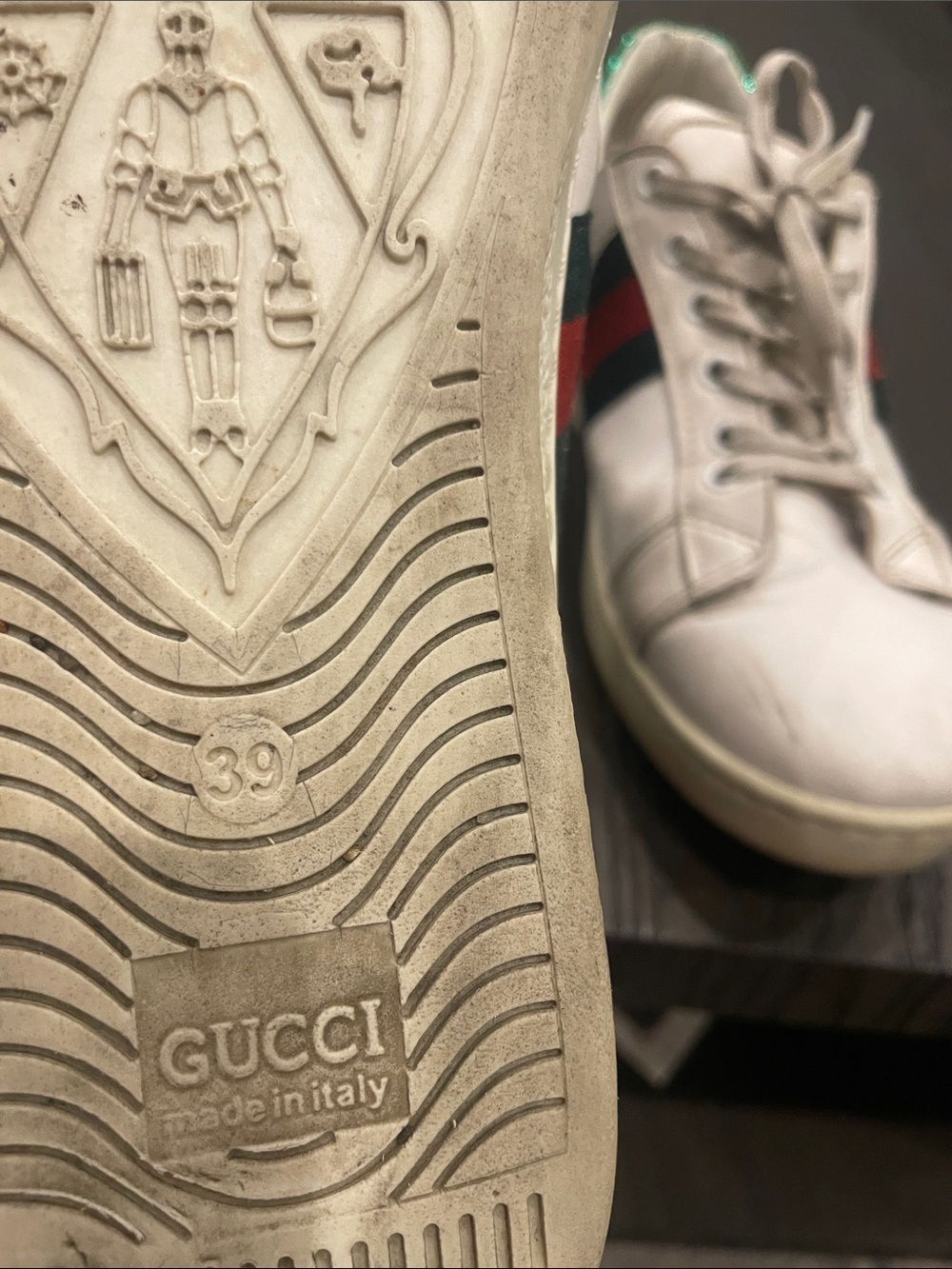 Gucci White Leather Sneakers with Red & Green Accents and Bee Embroidery - Picture 3 of 10